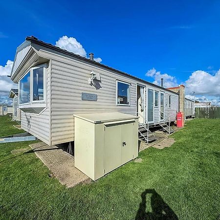 Lovely 6 Berth Caravan At Naze Marine Holiday Park In Essex Ref 17003C Волтон-он-те-Нейз Екстер'єр фото