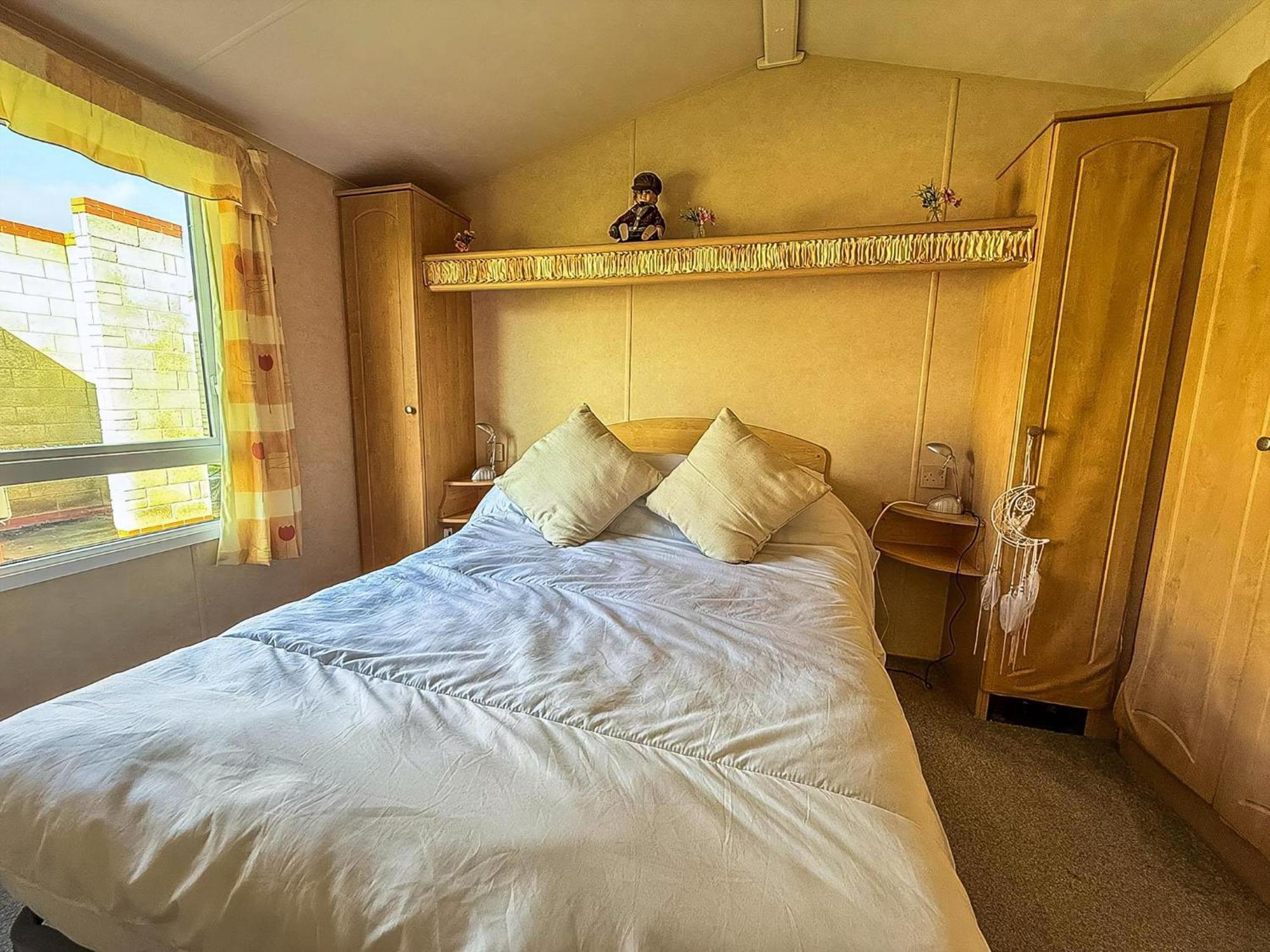 Lovely 6 Berth Caravan At Naze Marine Holiday Park In Essex Ref 17003C Волтон-он-те-Нейз Екстер'єр фото