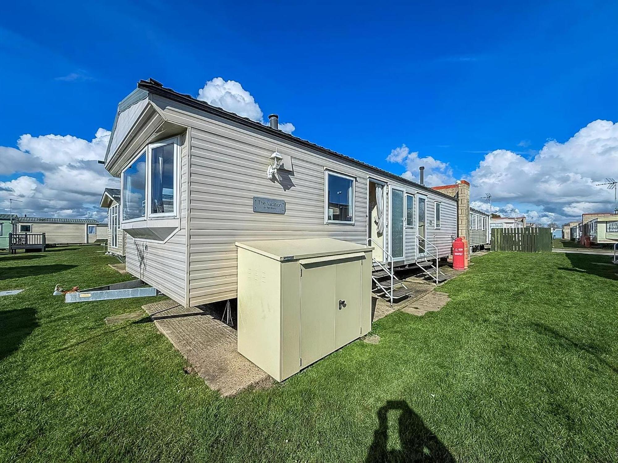 Lovely 6 Berth Caravan At Naze Marine Holiday Park In Essex Ref 17003C Волтон-он-те-Нейз Екстер'єр фото