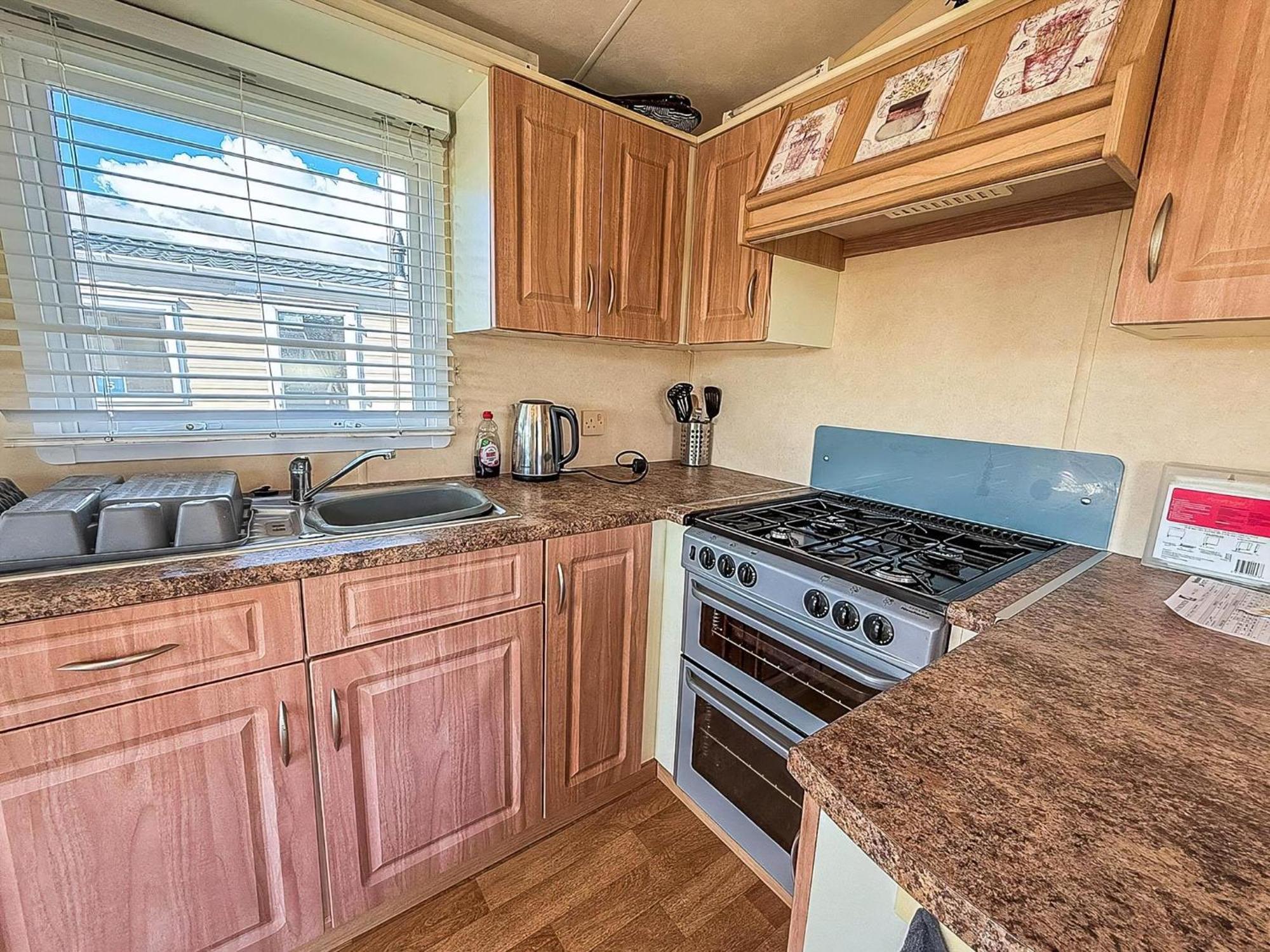 Lovely 6 Berth Caravan At Naze Marine Holiday Park In Essex Ref 17003C Волтон-он-те-Нейз Екстер'єр фото